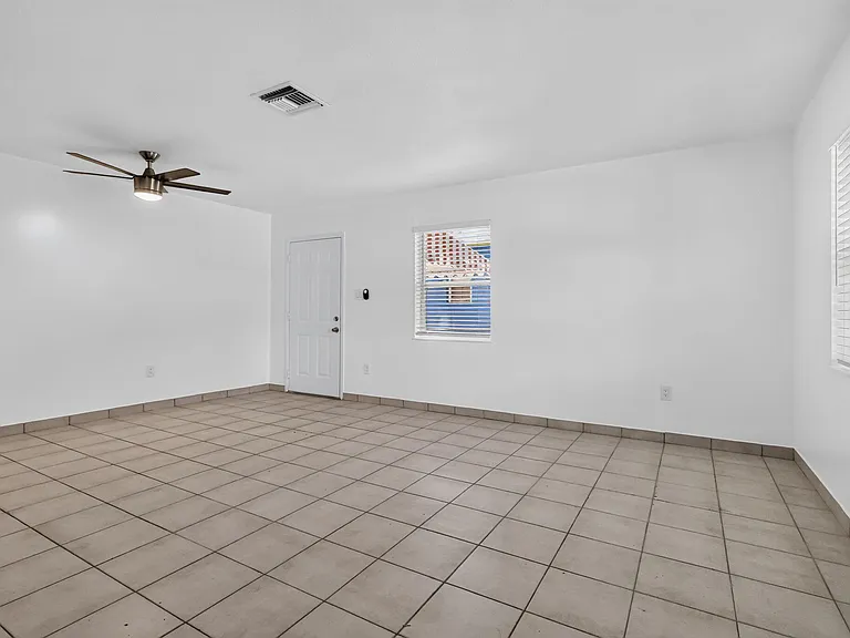 201 E Palm St #203 — Photo 3