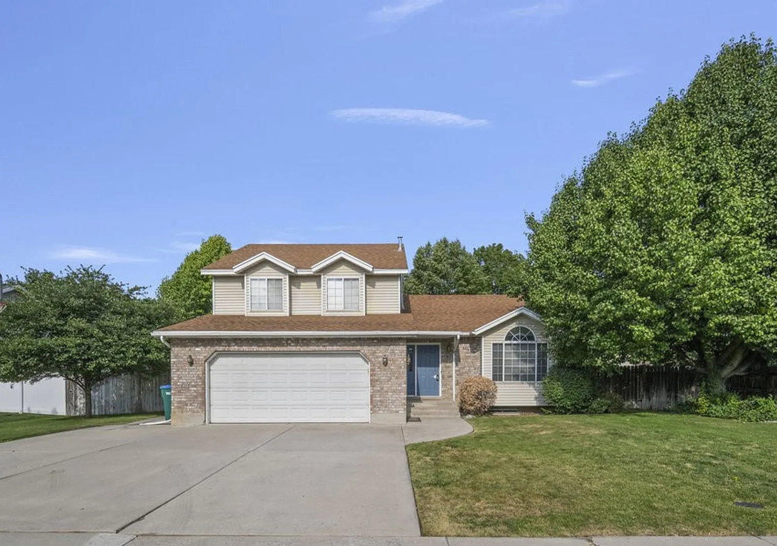 Beautiful 4 Bedroom 3.5 Bath House for Rent in Orem! — Photo 1