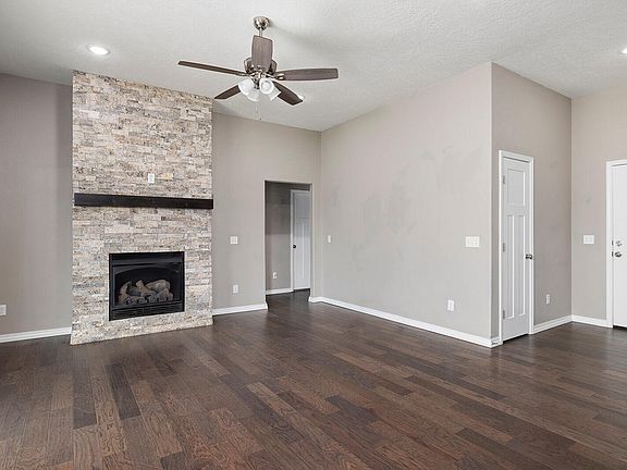 5th image of 232 W Canterbury Lane