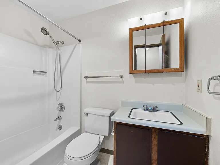 Westlakes Apartments — Photo 27