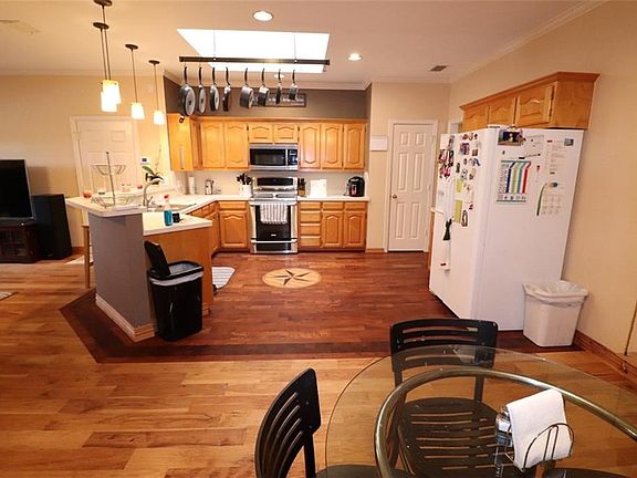4th image of 6902 Coral Ln