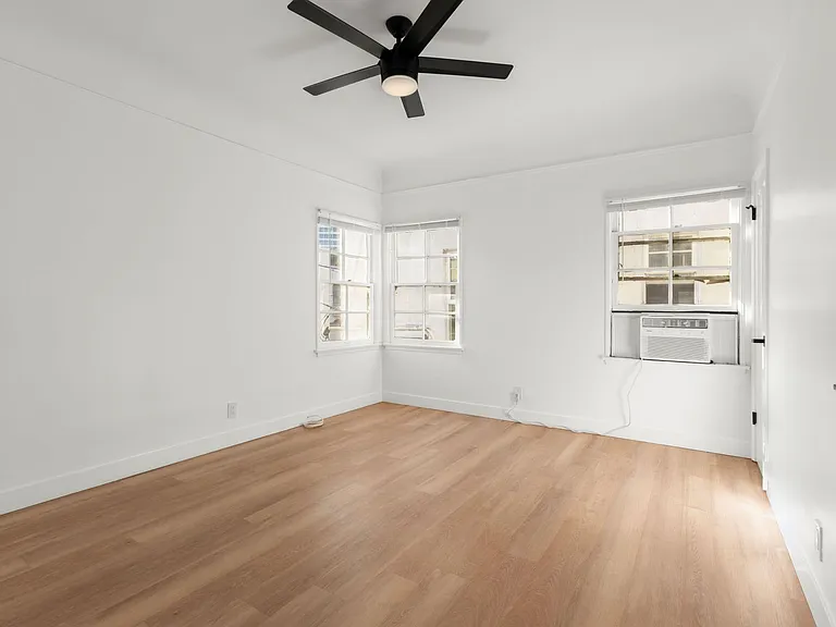 (El/Eu/Yo:B) 141-143 S. Crescent Drive — Photo 9