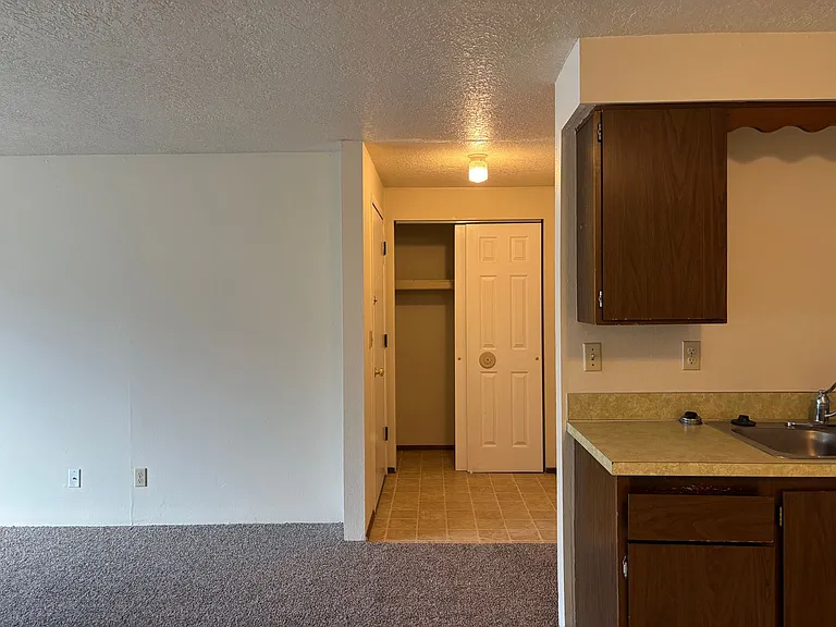 2936 Willamette St — Photo 4