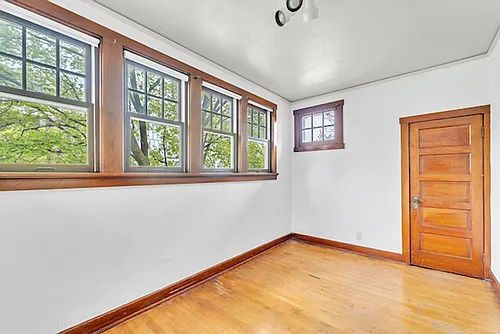 1931 E Kenwood Blvd Photo 1