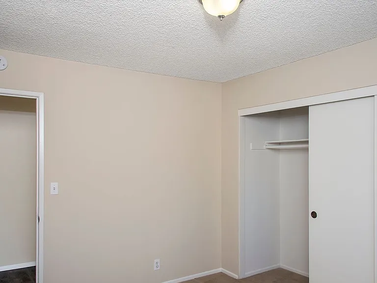 433 N Louise St — Photo 17