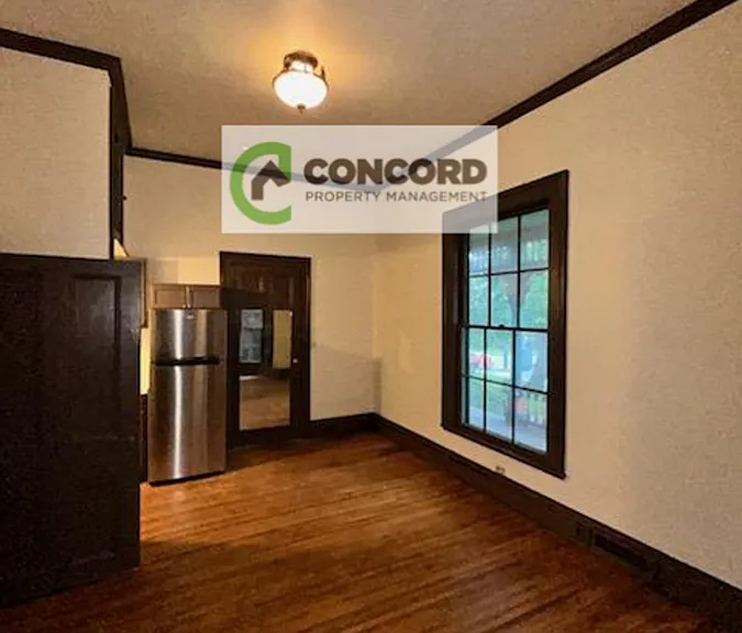 102 S Mendenhall St #B — Photo 6