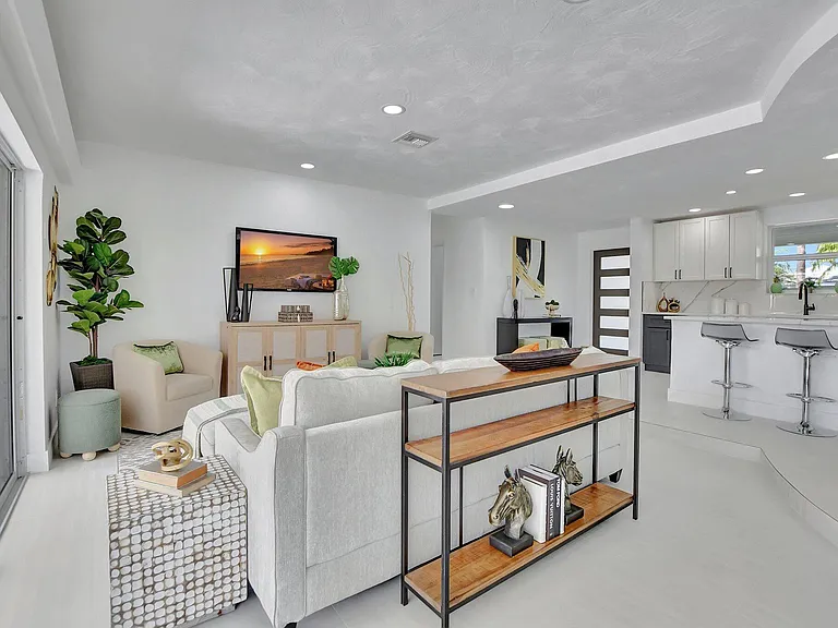 832 SW 10th Ave — Photo 15