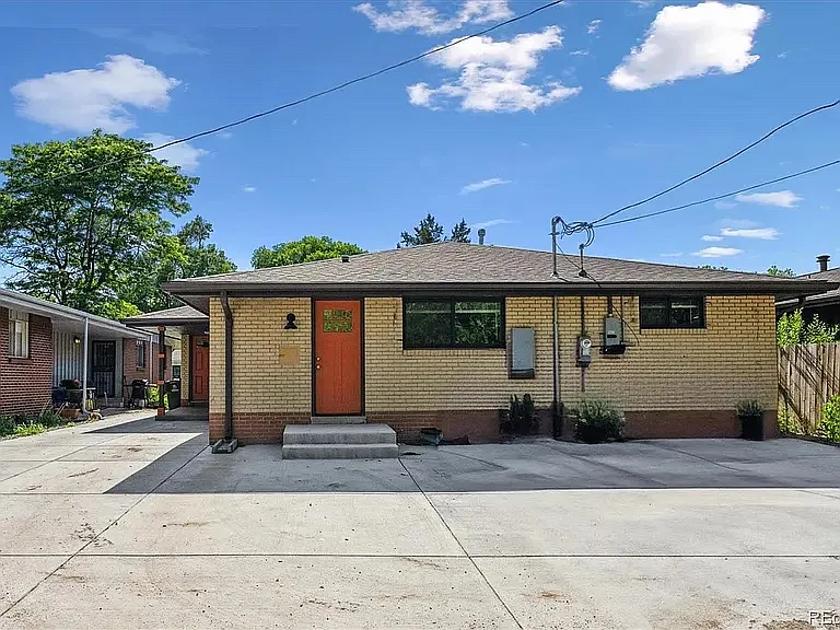 1112 1/2 Krameria St