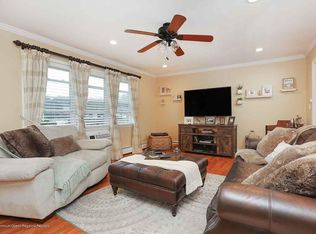 35 King James Ln, Atlantic Highlands, NJ