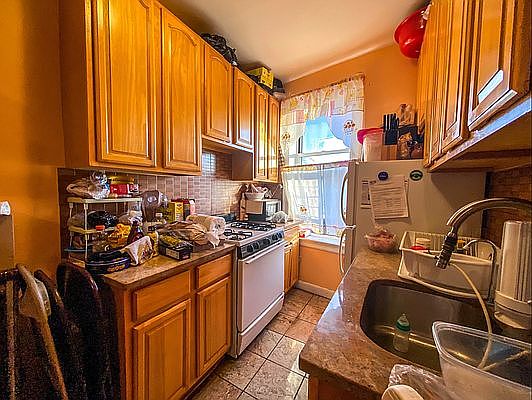 4th image of 4138 67th St APT 3