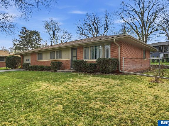 2nd image of 1900 Broadmoore Dr