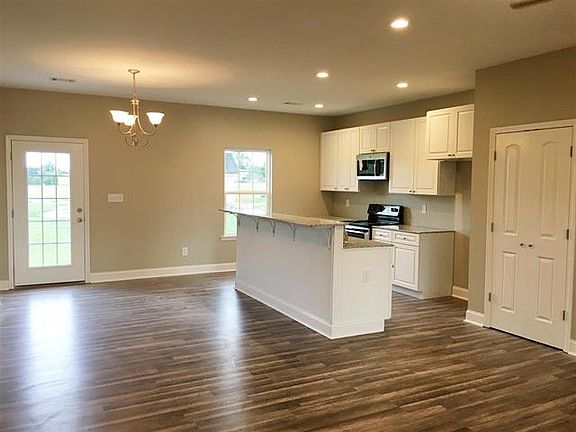 4th image of 94 Cole Dr