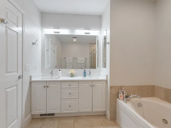 302 The Promenade image 39 of 48