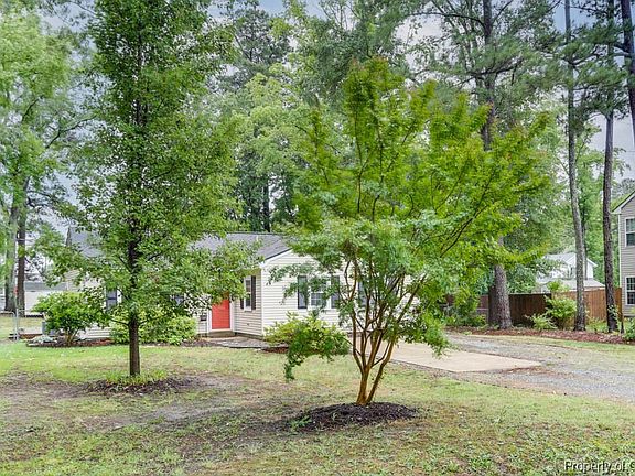 3rd image of 6912 Emerson Ln