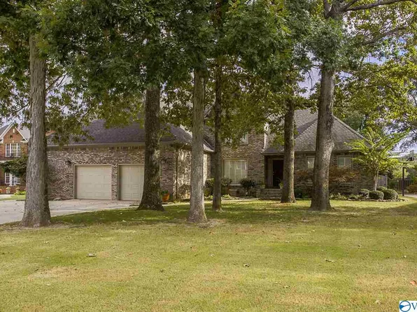 2206 Mallard Ln SE, Decatur, AL 35601