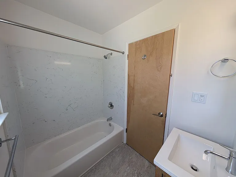 1735 Carleton St #D — Photo 8
