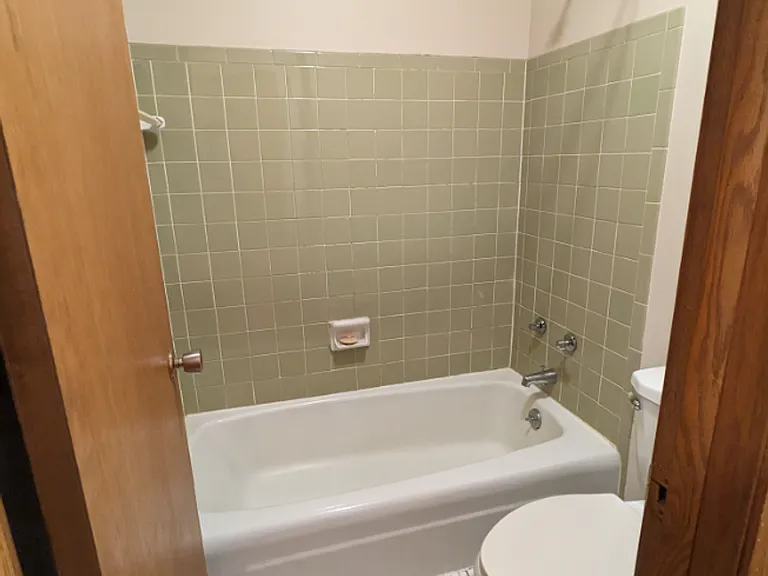 1005 S East St — Photo 24