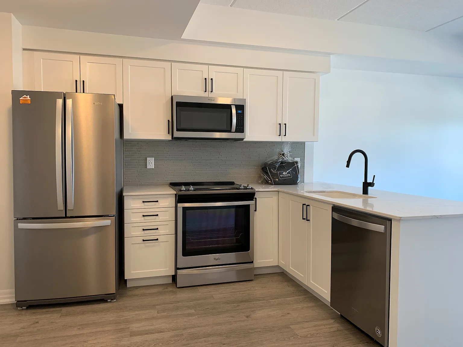 1 bed, 646 sqft, $1,850 — Photo 3