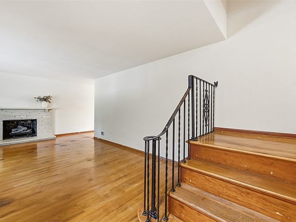 5th image of 228 Hillock Ln