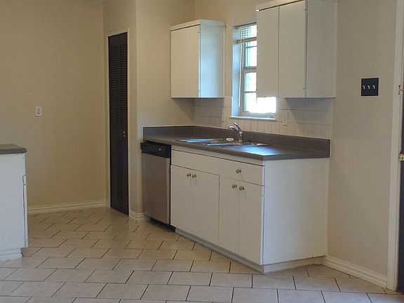 3rd image of 131 Sheffield Dr