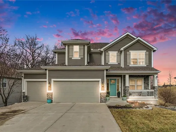 2406 NE 158th St, Smithville, MO 64089