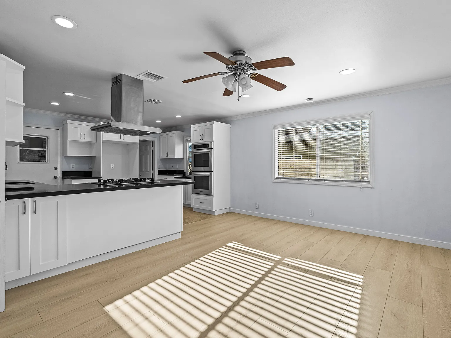 3 bed, 1200 sqft, $3,500 — Photo 1