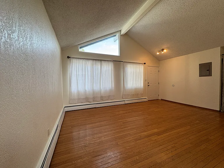 1233 Crescent Dr #1 — Photo 3
