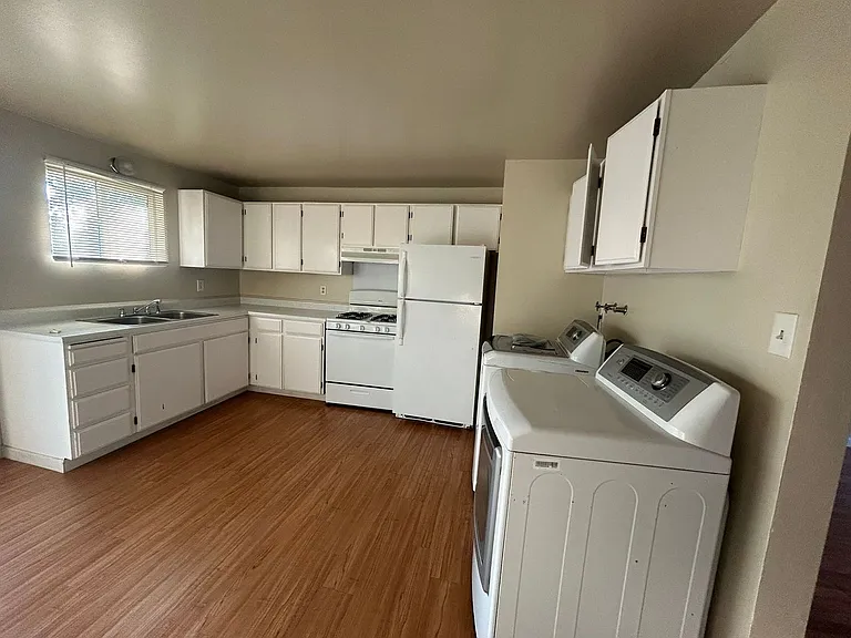 1501 Arthur St #4 — Photo 6