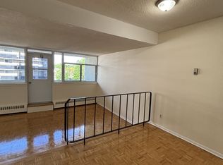 70 McEwen Ave #504, Ottawa, ON K2B 5M3