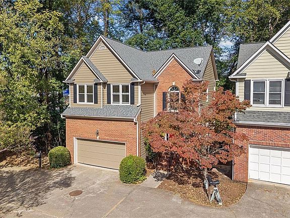 2nd image of 2364 Greylock Pl