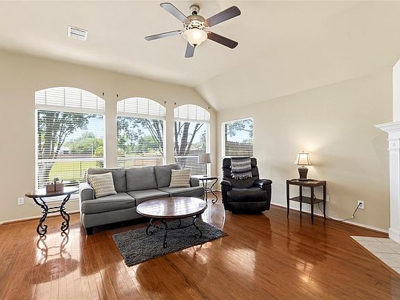 4th image of 3724 Ranchman Blvd