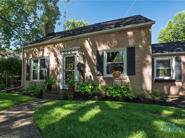 5923 Highland View Dr, Sylvania, OH 43560