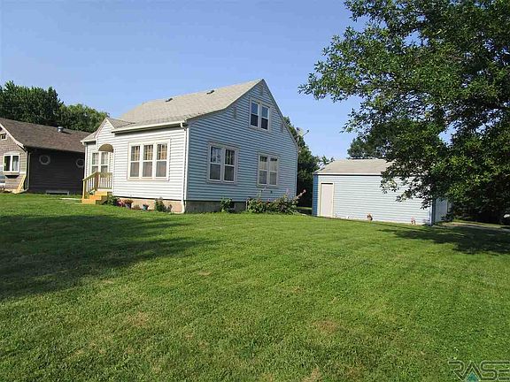 2nd image of 106 S Vandemark Ave
