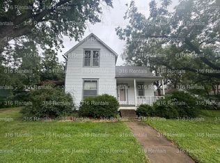 121 SW 5th St, Newton, KS 67114