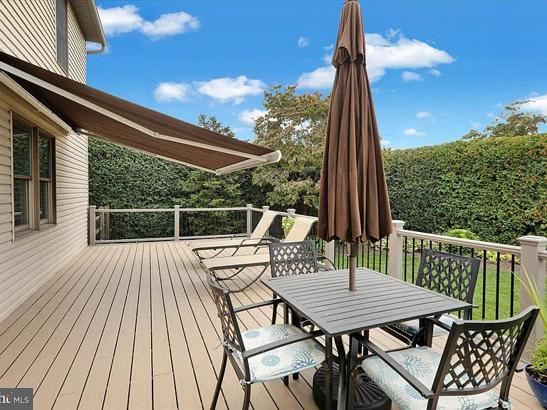 4324 Glenside Dr — Photo 3