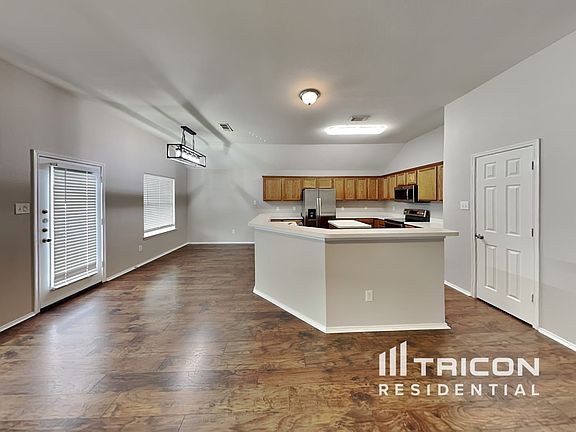 2nd image of 102 Chesterfield Cir