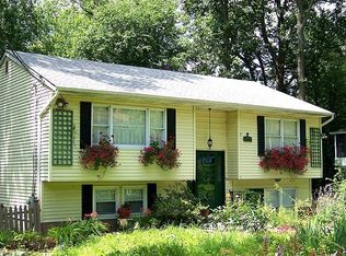 73 Greenhill Rd, Hamburg, NJ 07419