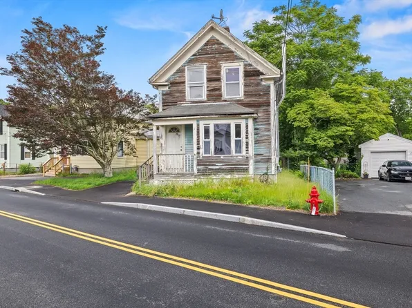 39 Shores St, Taunton, MA 02780