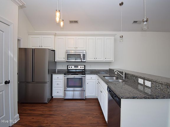 4th image of 2401 Sawgrass Dr