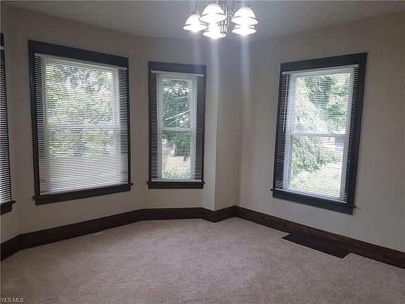 5th image of 36 Gainor Ave