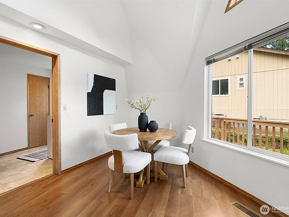 5th image of 5121 Viewridge Drive SE