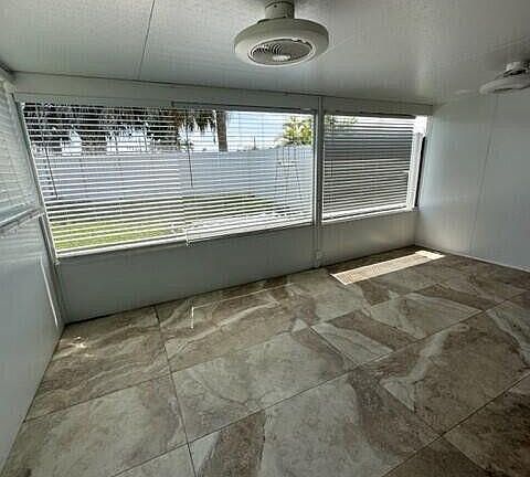 4th image of 1077 Fernlea Drive