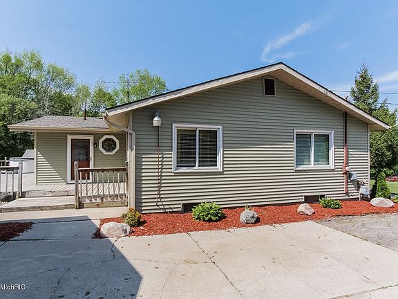 4th image of 12497 Daling Ct NW