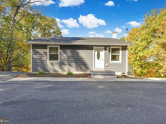 2nd image of 467 Applewood Dr