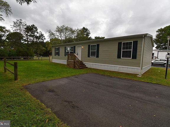 2nd image of 23344 Lawrence Ln