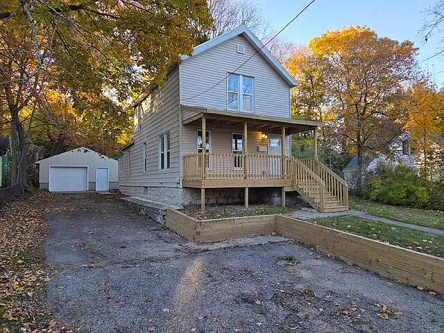 421 Hilbert St photo 1