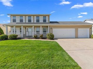 881 Chestnut Oak Dr, Saint Charles, MO 63303