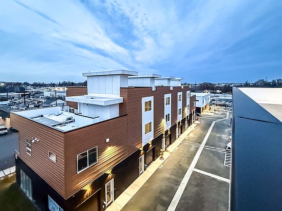 4th image of 212 N Elm St #122