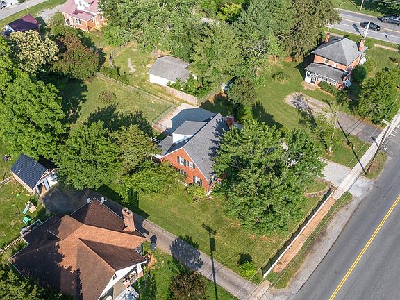 4th image of 1210 Oakwood St