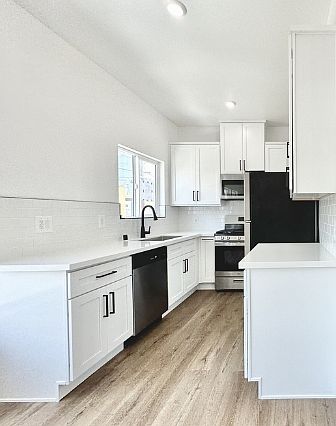 4th image of 1019 Albany St #12